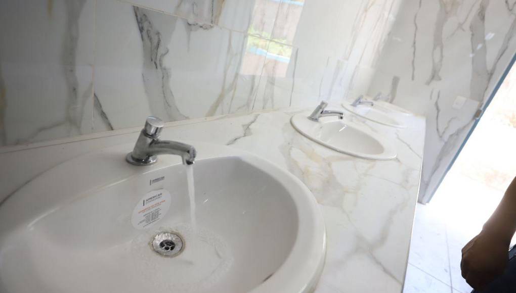 ¡De lujo! Así lucen los nuevos baños públicos en el centro de Tegucigalpa