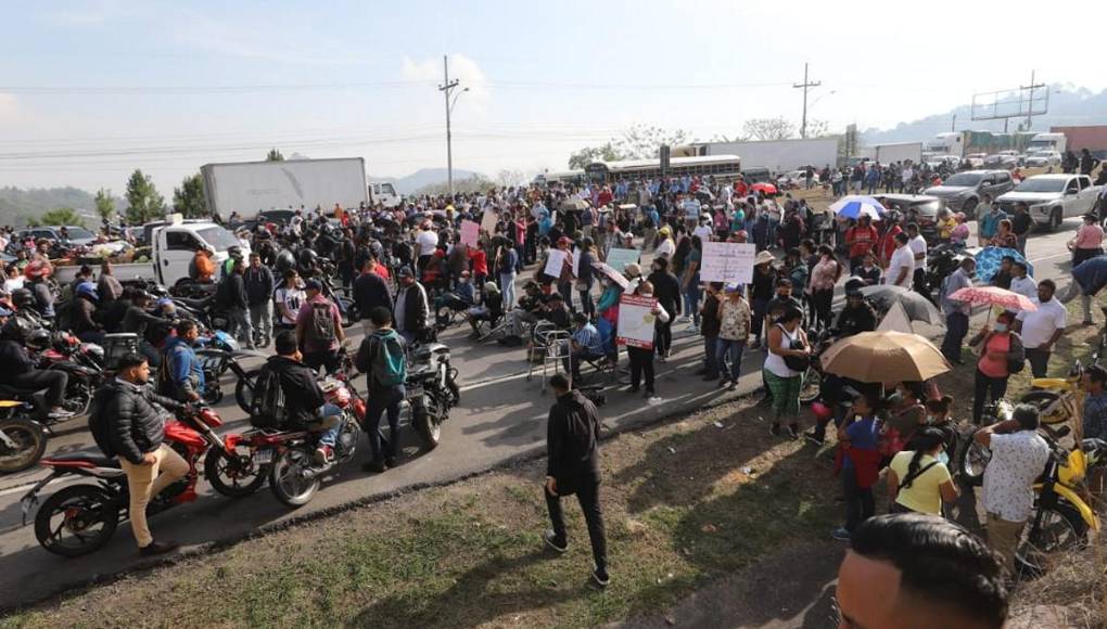Caos vehicular, desmayados y vía bloqueada: las imágenes que dejó la protesta en la CA-5