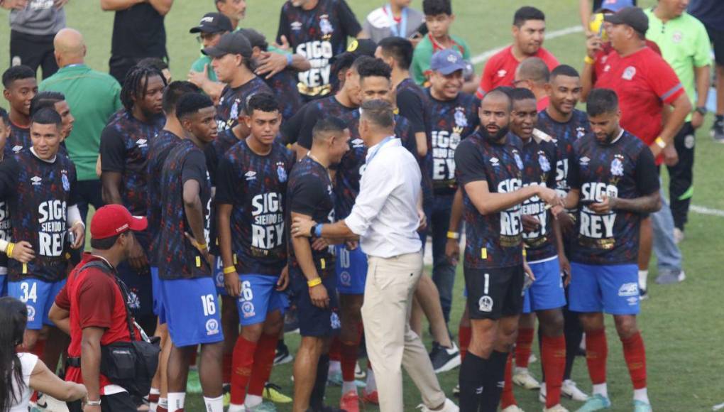 Foto “a lo Ancelotti” y dedicatorias: así festejó Olimpia la conquista de la 38