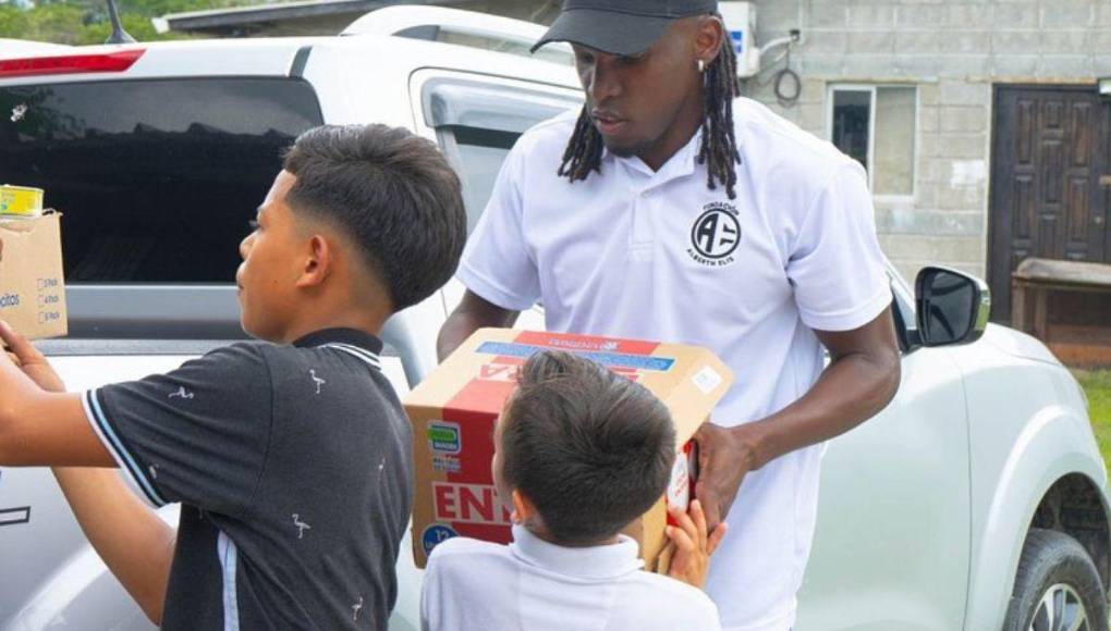 Alberth Elis: más que un futbolista, un héroe de la niñez en Honduras
