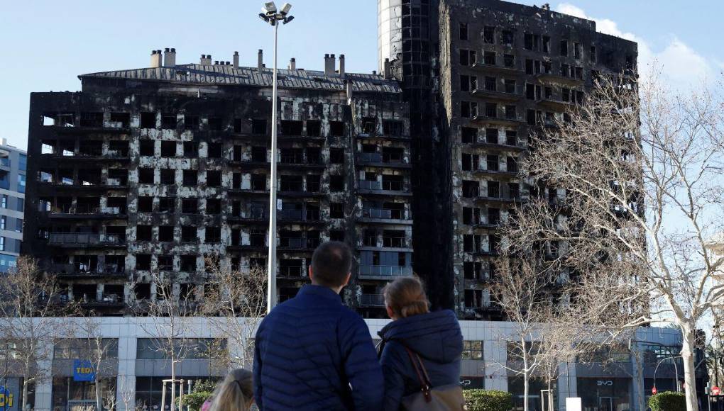 Sobrevivientes de incendio en Valencia: En “minutos, nos habíamos quedado sin nada”