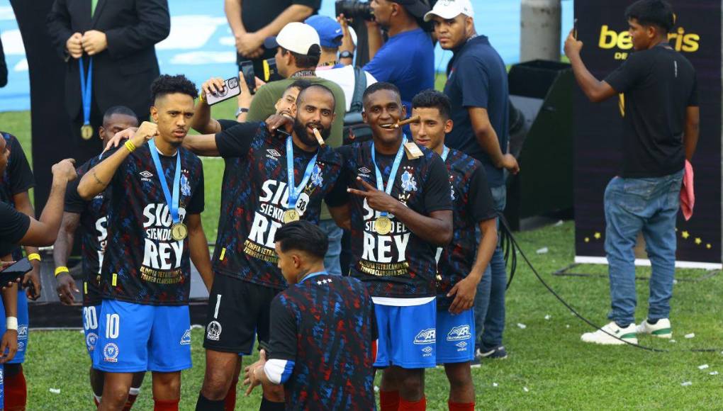 Foto “a lo Ancelotti” y dedicatorias: así festejó Olimpia la conquista de la 38