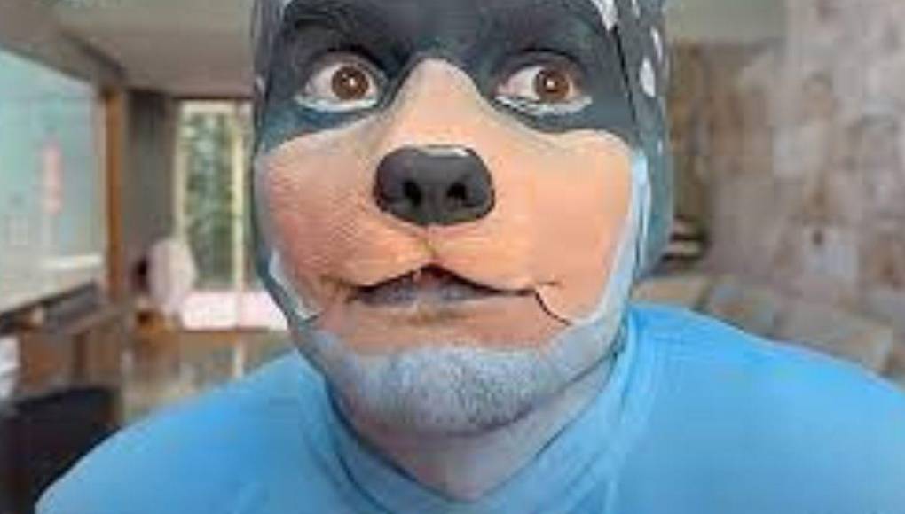 La voz de Nemo, Memo Aponte, asusta a sus seguidores con “disfraces bizarros”