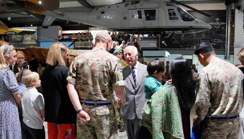 El Rey Carlos III entrega a William un cargo militar prometido a Harry