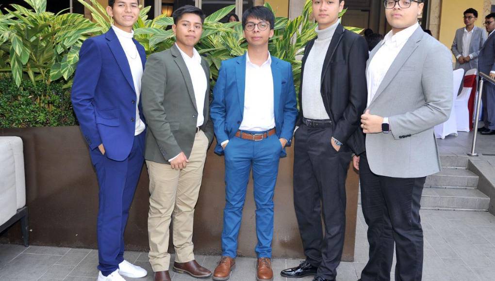 Seniors 2024 de England School protagonizan refinada cita matutina