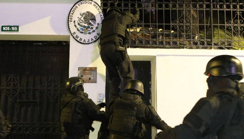 Así fue el asalto policial a la Embajada de México para capturar a ex vicepresidente de Ecuador