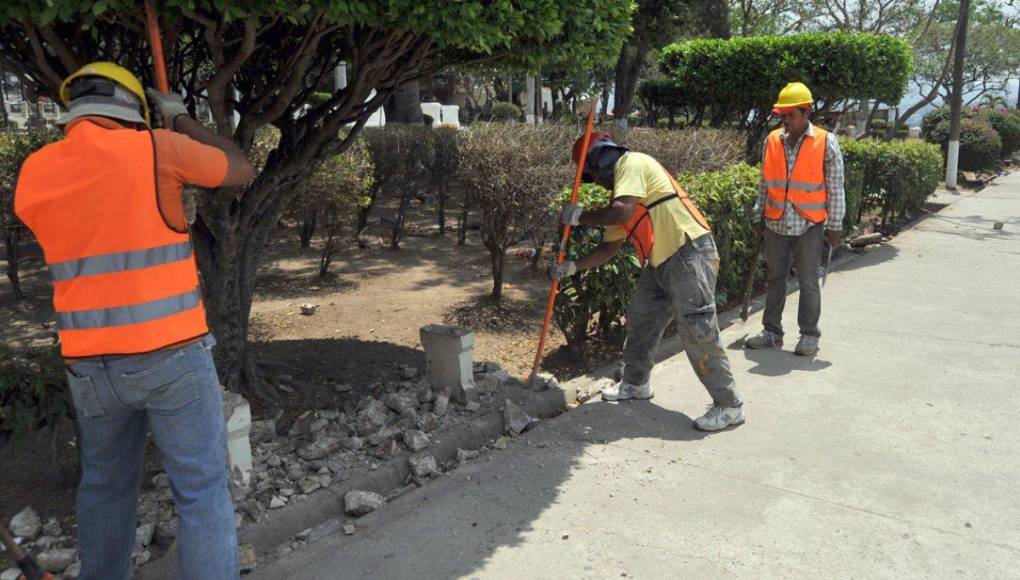 Inician trabajos para restaurar y dar nuevo rostro al histórico parque La Leona