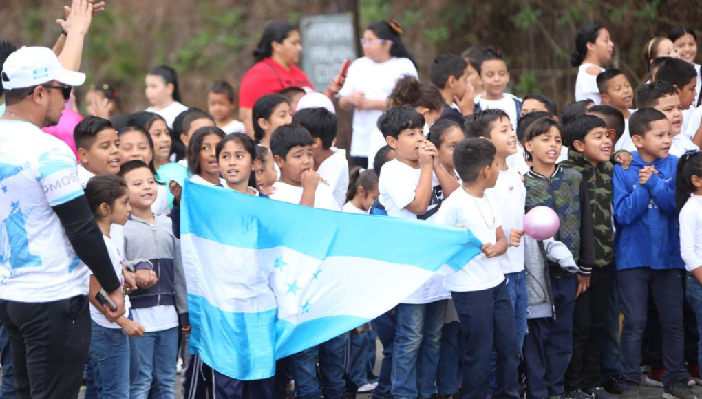 Presentadores hondureños se suman a Shin Fujiyama en el penúltimo día de la carrera
