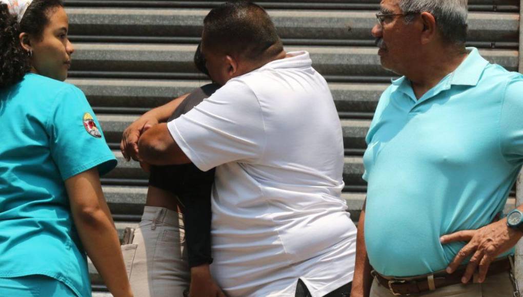 Drama y llanto en entrega de cuerpo de joven fallecido en accidente en anillo periférico