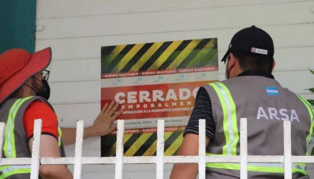 Con moscas y cucarachas: así encontraron productos de una carnicería en Comayagüela
