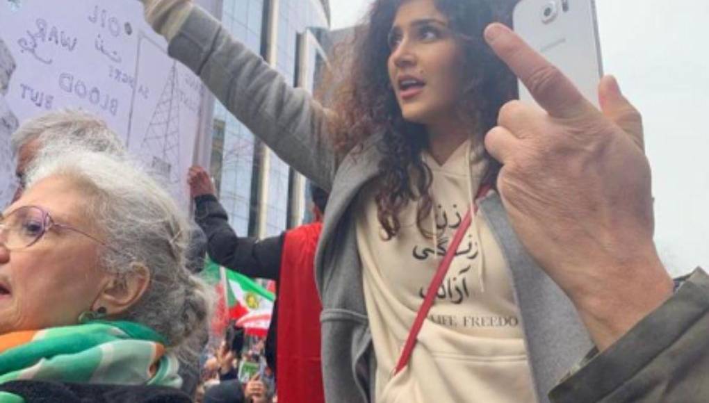 Apameh Schönauer, la Miss Alemania 2024 que enfrenta críticas por su aspecto