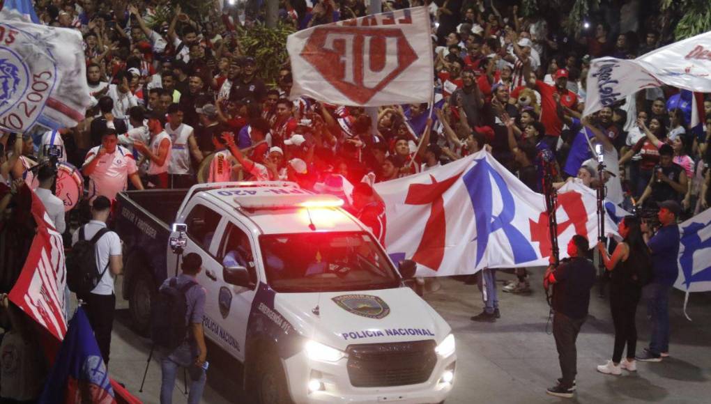 ¡Fiesta blanca en SPS! Así recibieron a Olimpia previo a la final contra Marathón