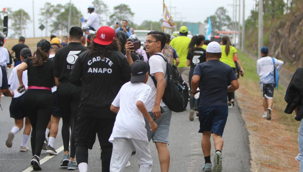Presentadores hondureños se suman a Shin Fujiyama en el penúltimo día de la carrera