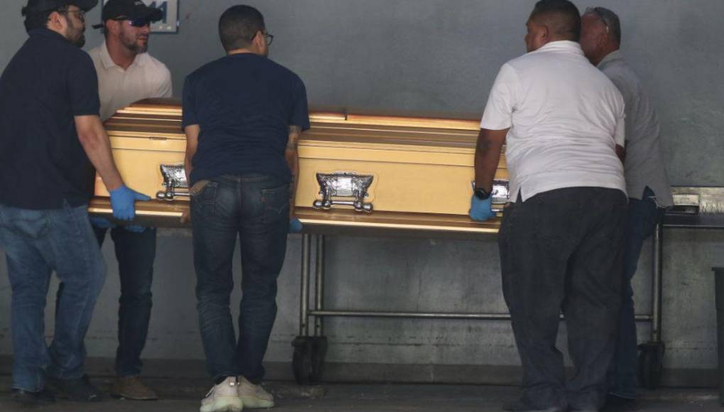 Drama y llanto en entrega de cuerpo de joven fallecido en accidente en anillo periférico