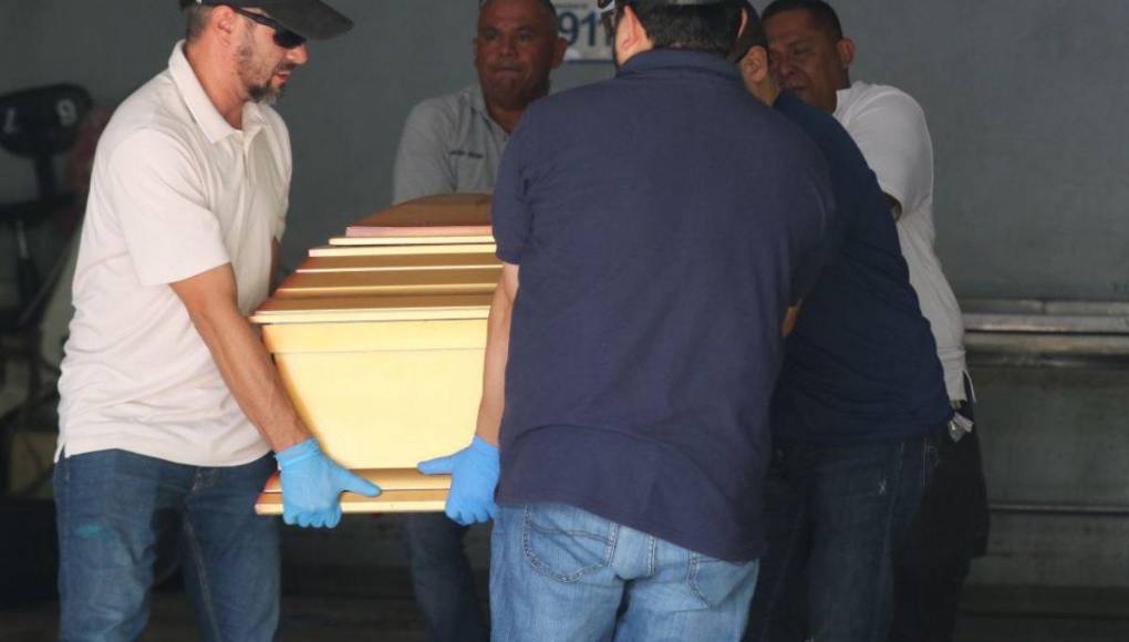 Drama y llanto en entrega de cuerpo de joven fallecido en accidente en anillo periférico