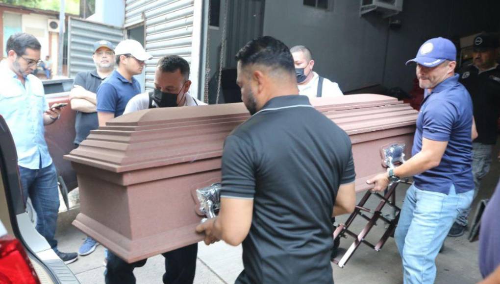 Retiran cuerpo de empresario Alan Flores, fallecido en accidente aéreo