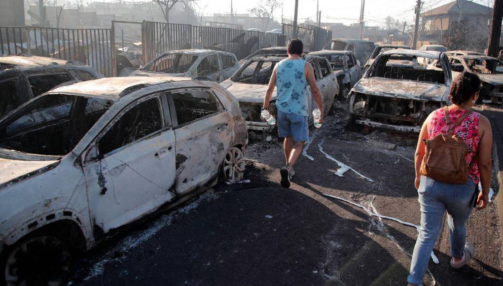 Terribles imágenes de incendios forestales en Chile; hay al menos 19 muertos