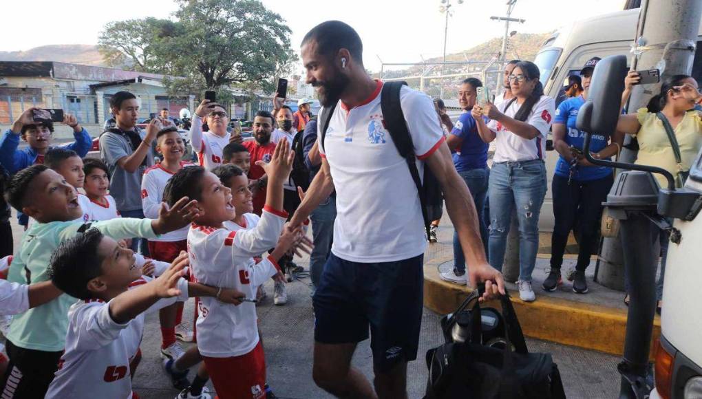 Así se vive el ambiente del Olimpia vs Lobos UPN en el Chelato Uclés