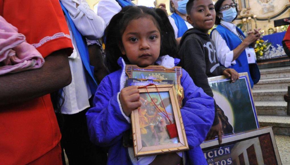 Políticos y fieles rinden tributo a la Virgen de Suyapa en solemne eucaristía por su 277 aniversario