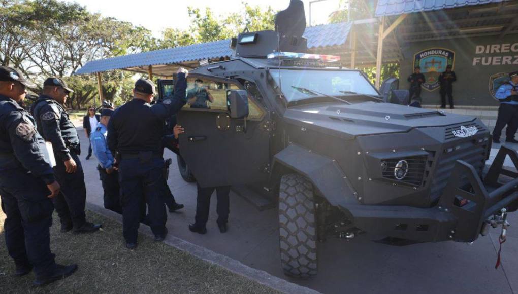 Con millonario pago a empresas intermediarias: así fue la compra directa de las 10 Black Mamba