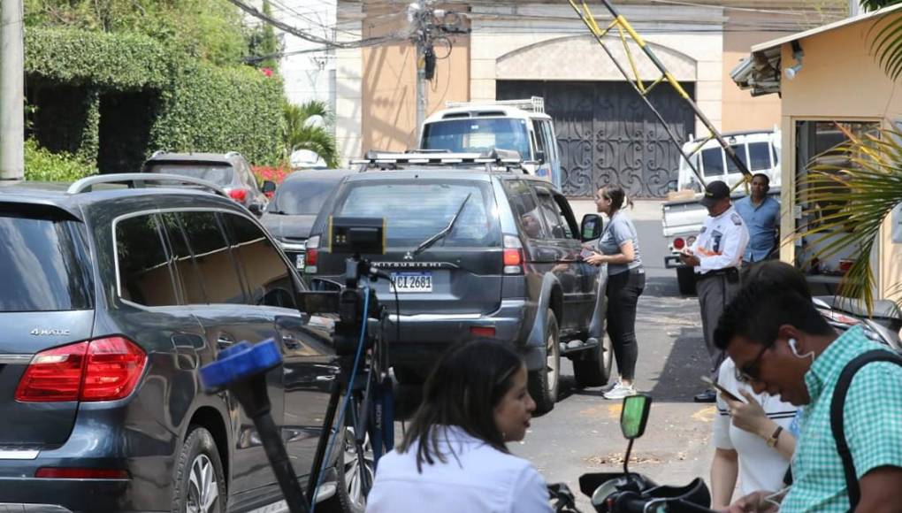 Una que otra visita: ambiente en alrededores de residencia de Juan Orlando Hernández en la capital