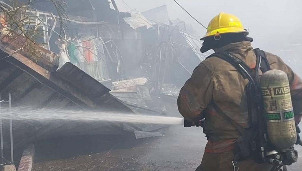 Una llantera, licorera y tienda ropa: negocios afectados por incendio en La Pradera