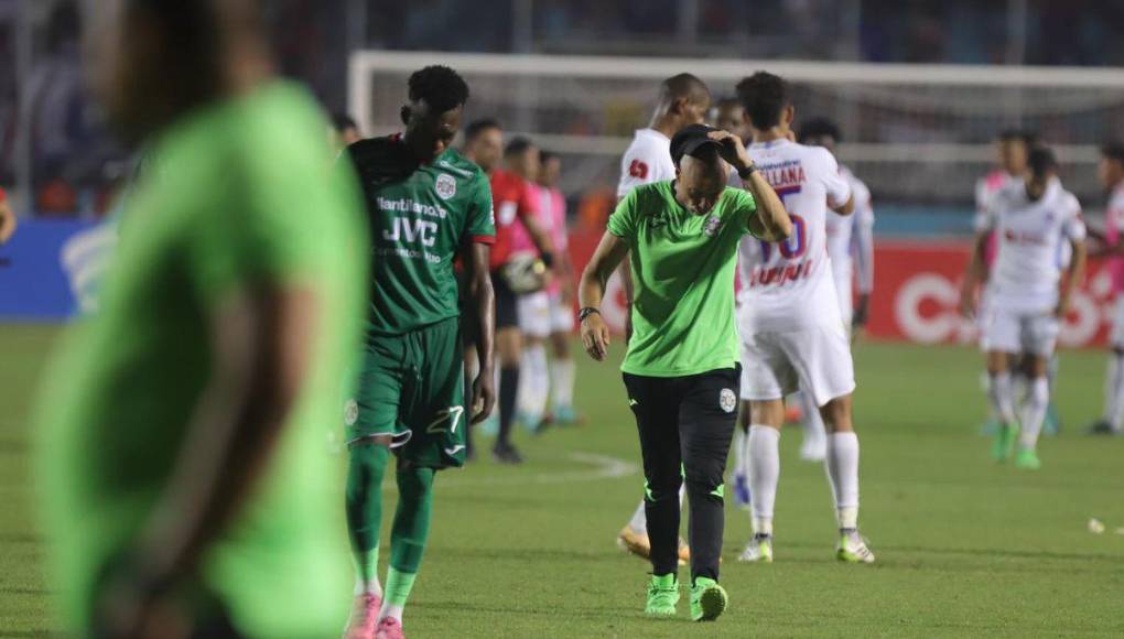 Tristeza y frustración en Marathón tras caer 3-1 en la final ante Olimpia