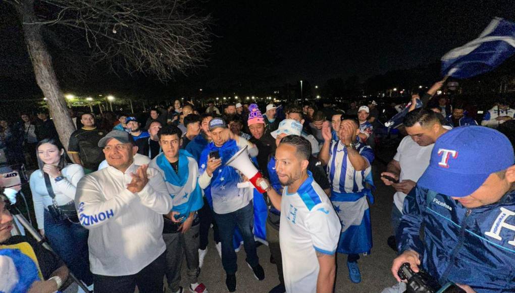 ¡Euforia por la H! Banderazo de los aficionados de la Selección de Honduras