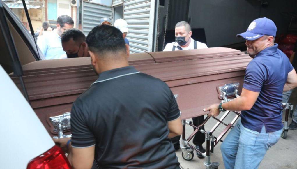 Retiran cuerpo de empresario Alan Flores, fallecido en accidente aéreo