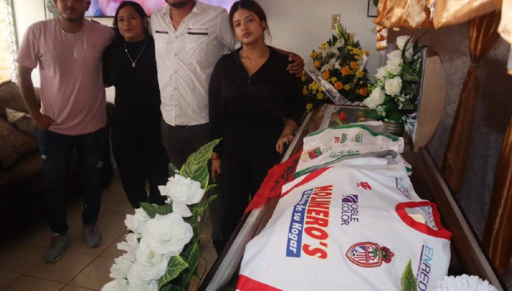 Familia, futbolistas y directivos despiden en velorio a la leyenda Hermelindo Cantarero