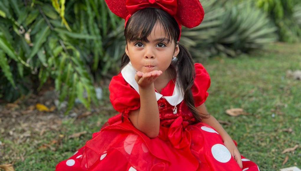 Marie, la hondureña de cuatro años que triunfa en YouTube con más de 100 mil seguidores y una placa de reconocimiento