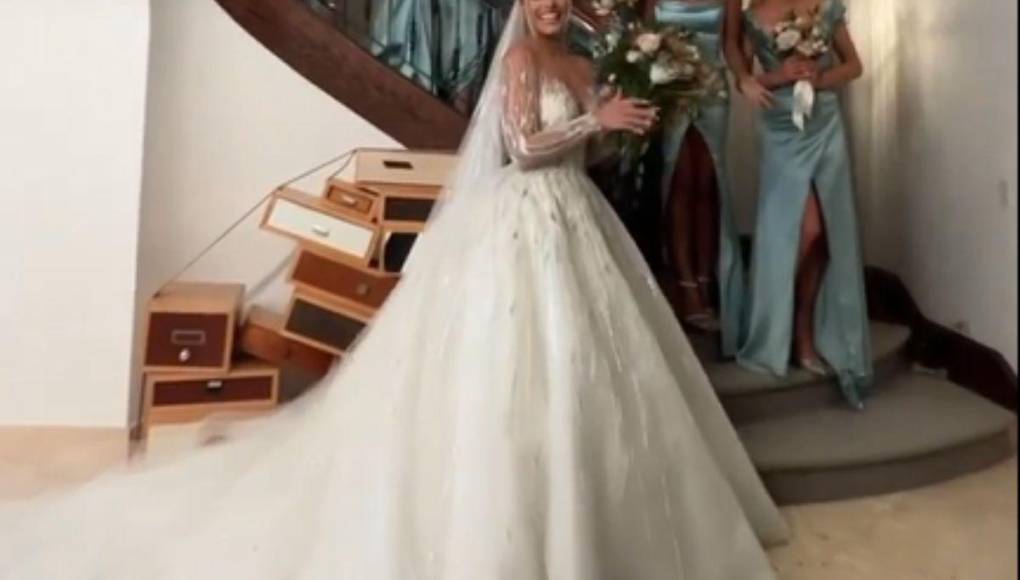 Los tres vestidos de novia que lució Lele Pons en su boda con Guaynaa