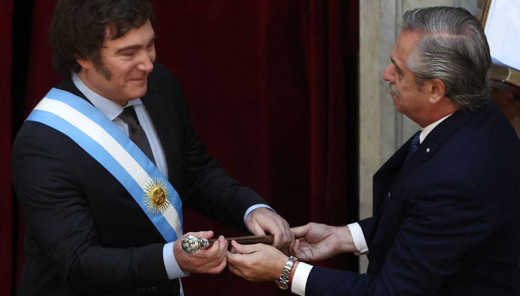 “Hoy comienza una nueva era”: Javier Milei asume como presidente de Argentina