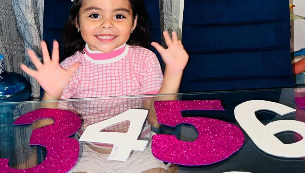 Marie, la hondureña de cuatro años que triunfa en YouTube con más de 100 mil seguidores y una placa de reconocimiento