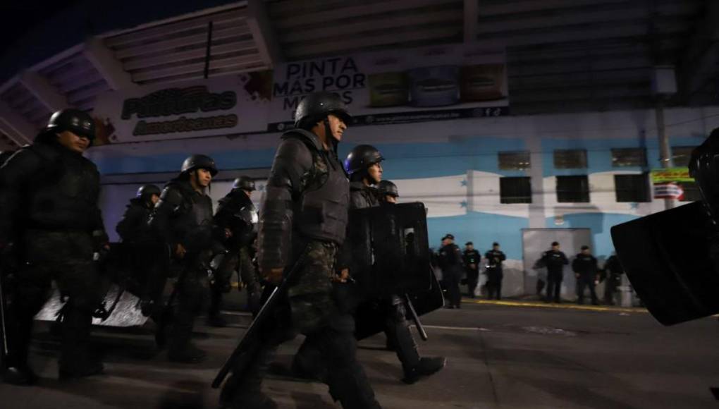 Patrullajes, retenes y estrictos controles garantizan seguridad en los desfiles patrios en Tegucigalpa