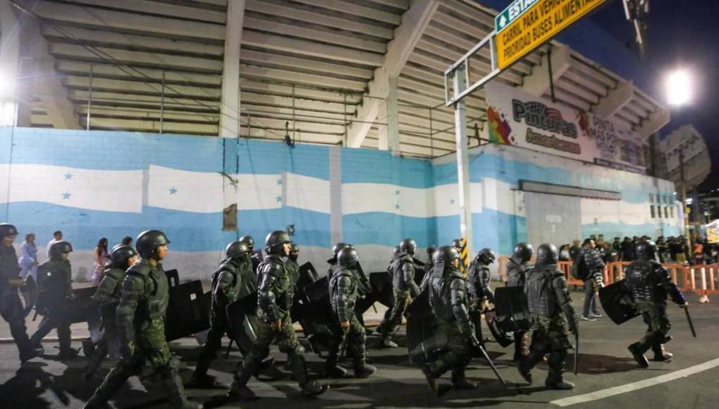 Patrullajes, retenes y estrictos controles garantizan seguridad en los desfiles patrios en Tegucigalpa
