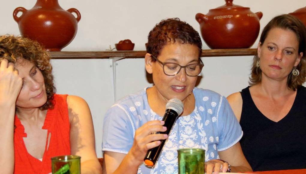 Mujeres protagonizan velada de poesía, arte y música en Los Confines 2023