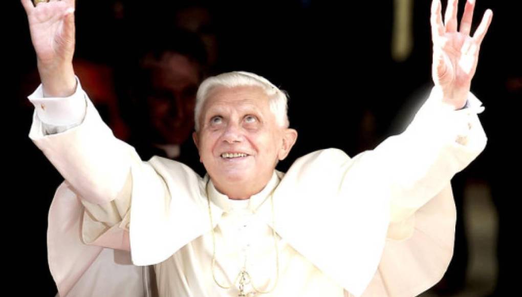 Amante de los gatos, escándalos y renuncia: la vida del papa emérito Benedicto XVI