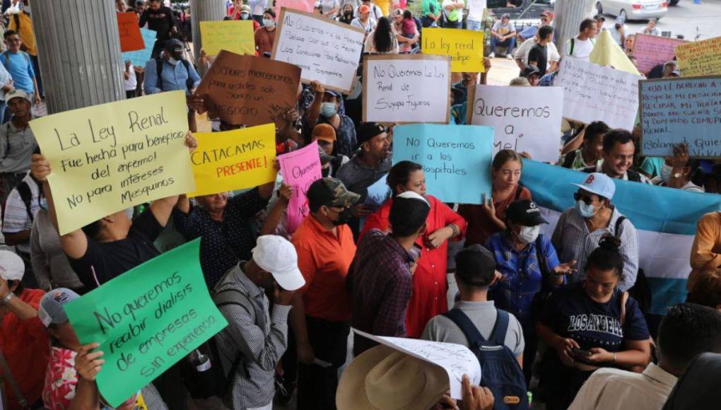 Ambiente del CN: Protesta de pacientes renales y expectativa por renuncia de Nasralla