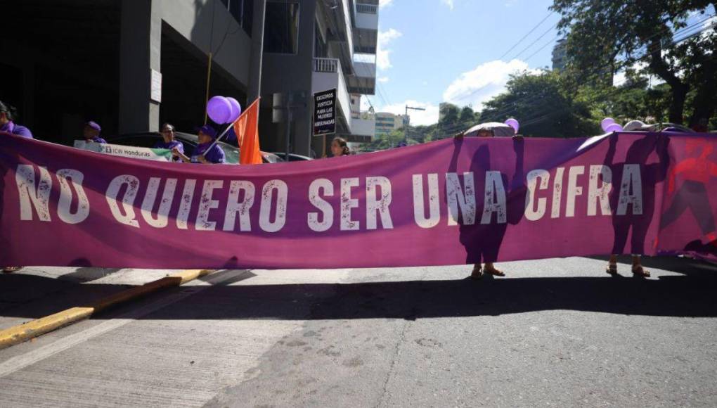 Mujeres realizan marcha “no quiero ser una más” en contra de femicidios