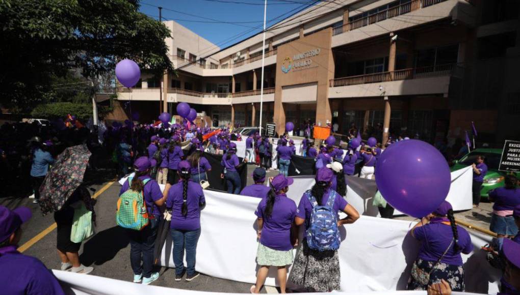 Mujeres realizan marcha “no quiero ser una más” en contra de femicidios