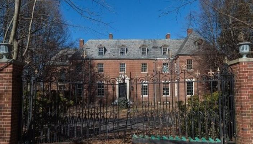 ¿Está embrujada? El misterio de la mansión abandonada en Nueva York