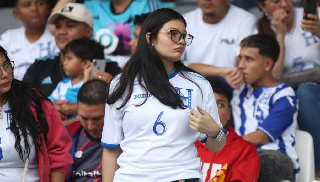 Bellas chicas roban miradas en previa del Honduras vs. Cuba