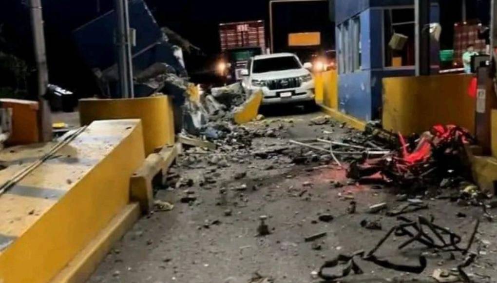 Las impactantes imágenes del choque de una rastra contra el peaje de Santa Cruz de Yojoa