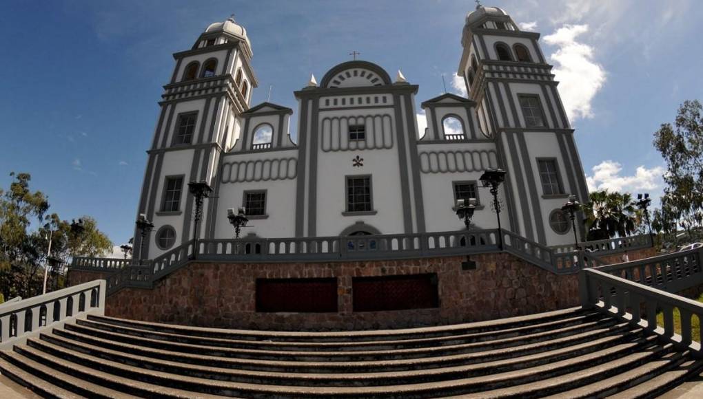 Basílica de Suyapa lista para recibir a los fieles en el 277 aniversario de la Virgen
