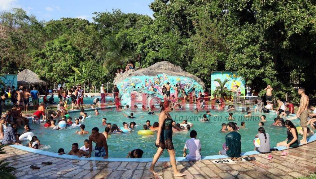 Belleza, balnearios abarrotados y diversión: Así disfrutan del verano los capitalinos