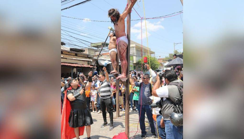 Las 25 imágenes más espectaculares de los Vía Crucis en Tegucigalpa