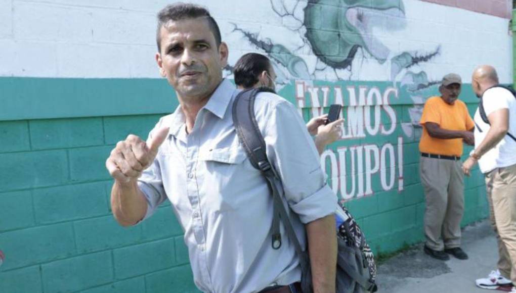 Periodistas, abogados, docentes y hasta un policía: las profesiones de algunos futbolistas hondureños