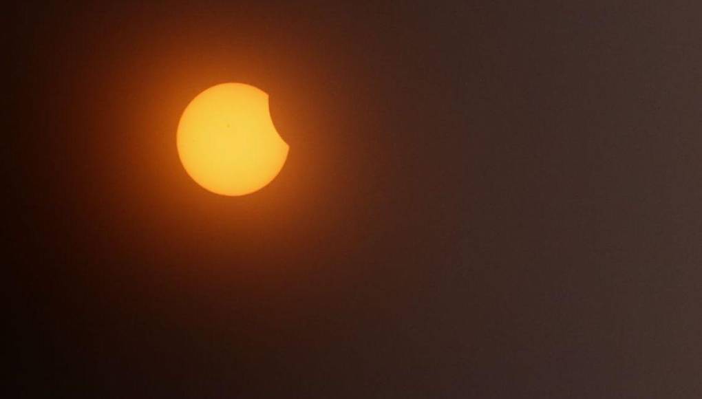 Primeras imágenes del eclipse solar en Honduras