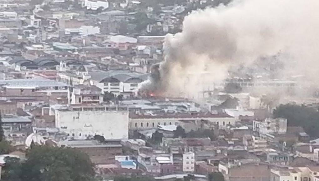 Imágenes del incendio en Tegucigalpa que quemó varios negocios